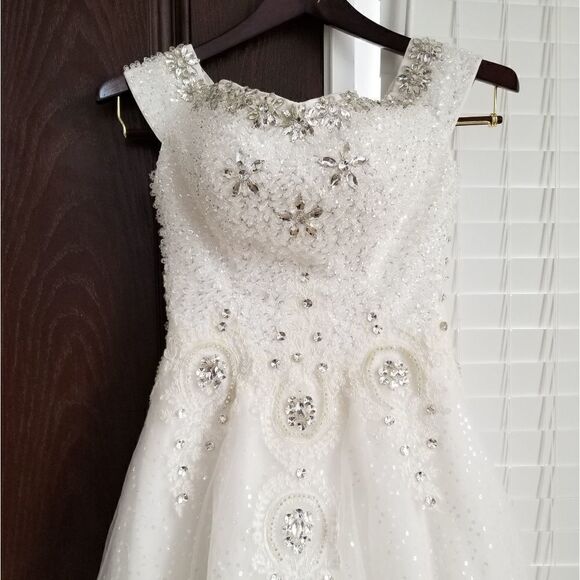 Wedding dress and accessories bundle - Picture 4 of 8